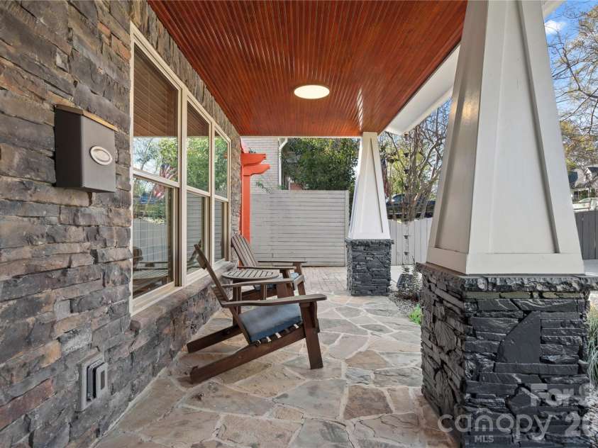 3220 Commonwealth Avenue, Charlotte, NC 28205.  MLS# CAR4361542, YatesRealty ID 14991. 