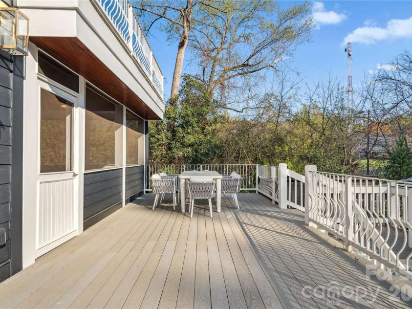 3220 Commonwealth Avenue, Charlotte, NC 28205.  MLS# CAR4361542, YatesRealty ID 14991. 