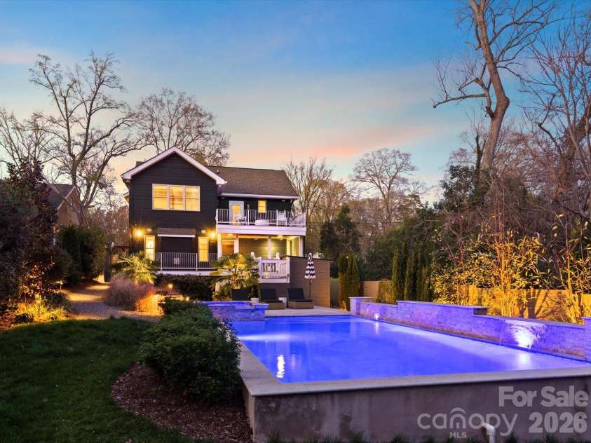3220 Commonwealth Avenue, Charlotte, NC 28205.  MLS# CAR4361542, YatesRealty ID 14991. 