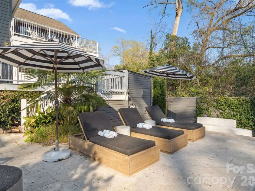 3220 Commonwealth Avenue, Charlotte, NC 28205.  MLS# CAR4361542, YatesRealty ID 14991. 