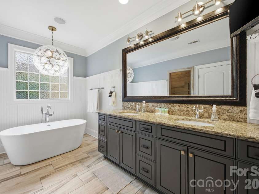 3220 Commonwealth Avenue, Charlotte, NC 28205.  MLS# CAR4361542, YatesRealty ID 14991. 