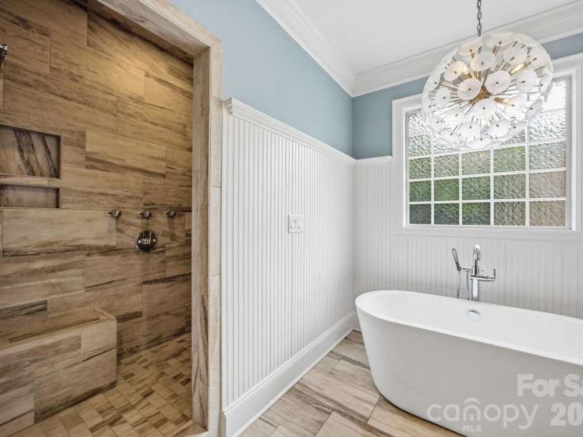 3220 Commonwealth Avenue, Charlotte, NC 28205.  MLS# CAR4361542, YatesRealty ID 14991. 