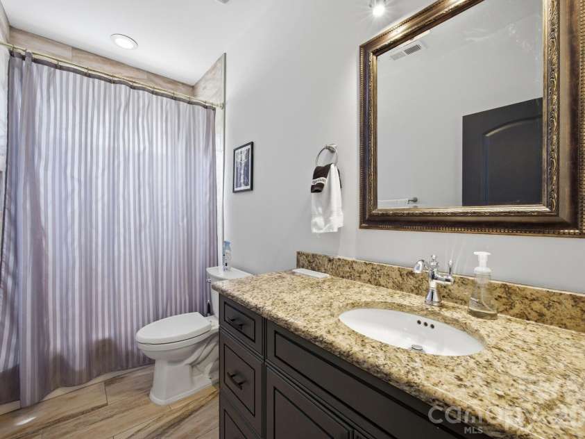 3220 Commonwealth Avenue, Charlotte, NC 28205.  MLS# CAR4361542, YatesRealty ID 14991. 
