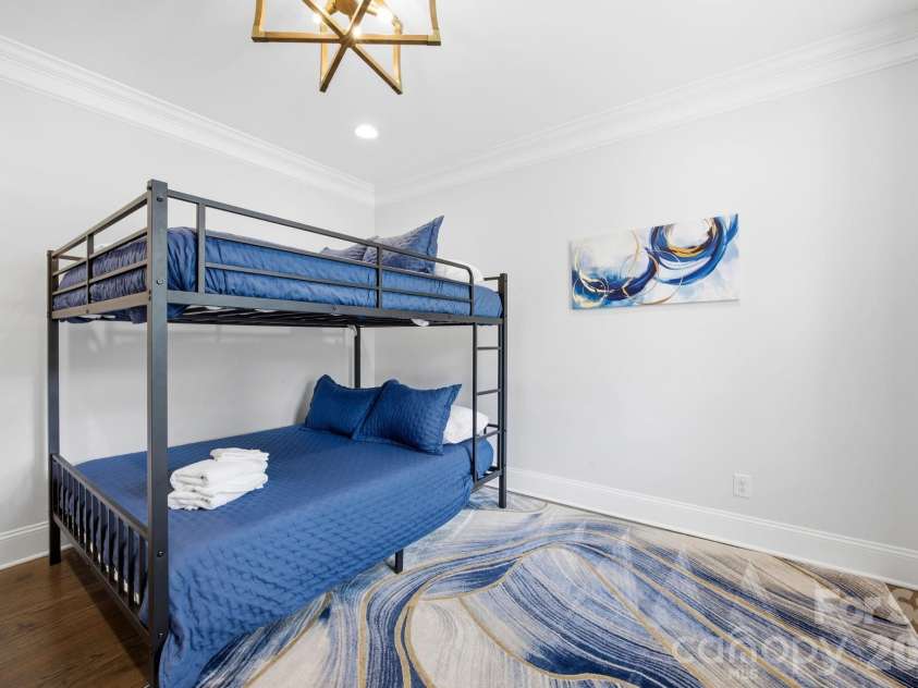 3220 Commonwealth Avenue, Charlotte, NC 28205.  MLS# CAR4361542, YatesRealty ID 14991. 