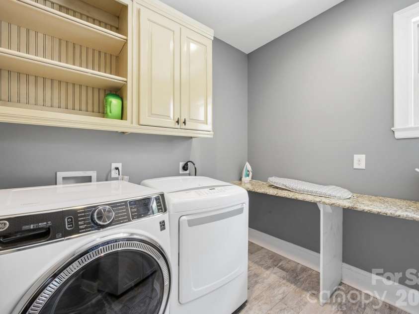 3220 Commonwealth Avenue, Charlotte, NC 28205.  MLS# CAR4361542, YatesRealty ID 14991. 