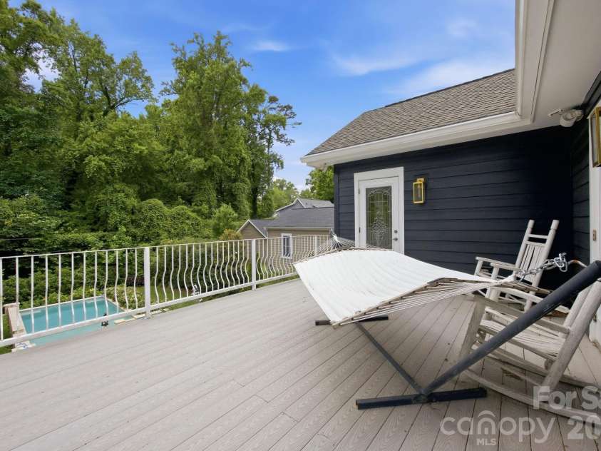 3220 Commonwealth Avenue, Charlotte, NC 28205.  MLS# CAR4361542, YatesRealty ID 14991. 