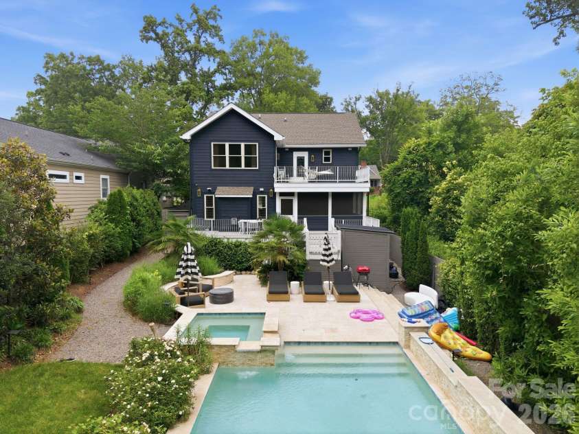 3220 Commonwealth Avenue, Charlotte, NC 28205.  MLS# CAR4361542, YatesRealty ID 14991. 