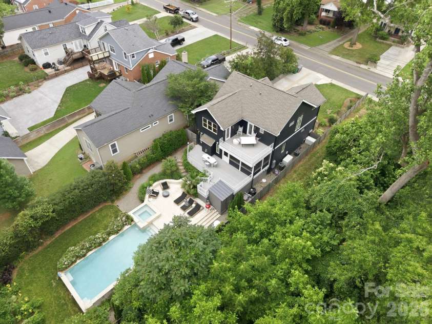 3220 Commonwealth Avenue, Charlotte, NC 28205.  MLS# CAR4361542, YatesRealty ID 14991. 
