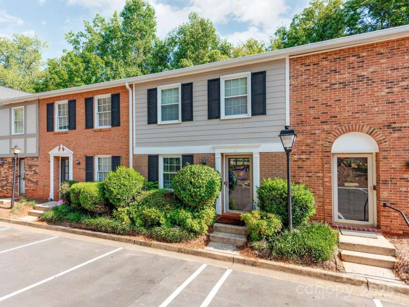 4605 Hedgemore Drive, Charlotte, NC 28209.  MLS# CAR4292889, YatesRealty ID 14992. 