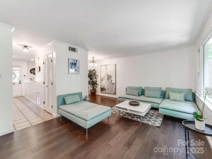 4605 Hedgemore Drive, Charlotte, NC 28209.  MLS# CAR4292889, YatesRealty ID 14992. 