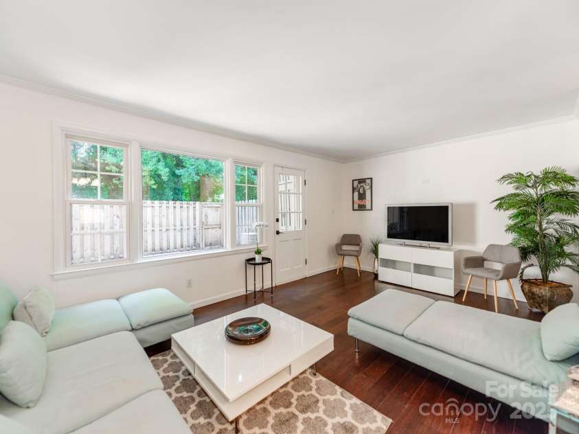 4605 Hedgemore Drive, Charlotte, NC 28209.  MLS# CAR4292889, YatesRealty ID 14992. 