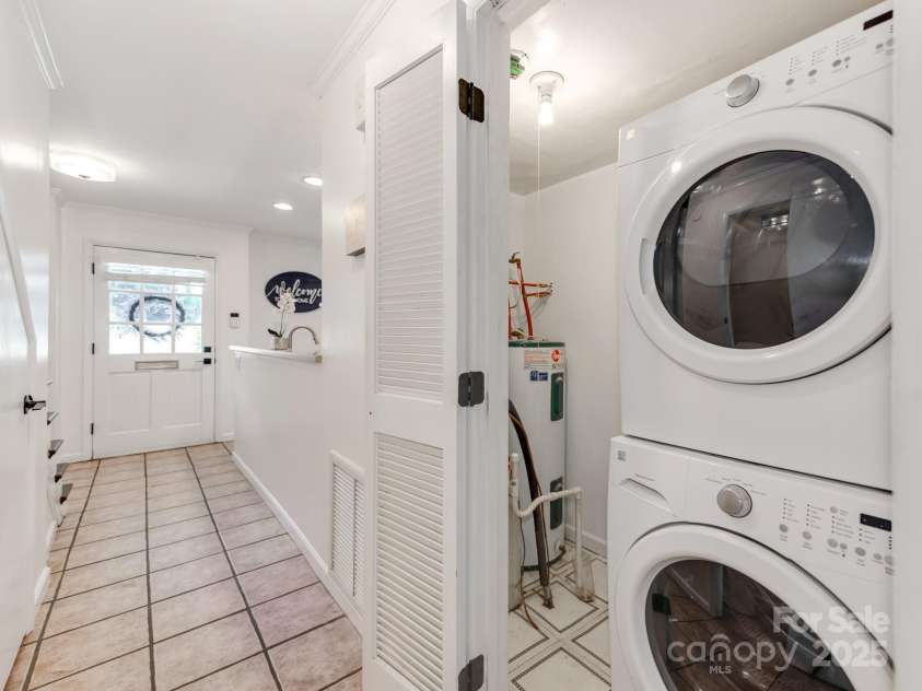 4605 Hedgemore Drive, Charlotte, NC 28209.  MLS# CAR4292889, YatesRealty ID 14992. 