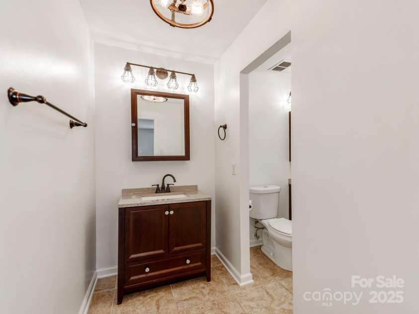 4605 Hedgemore Drive, Charlotte, NC 28209.  MLS# CAR4292889, YatesRealty ID 14992. 