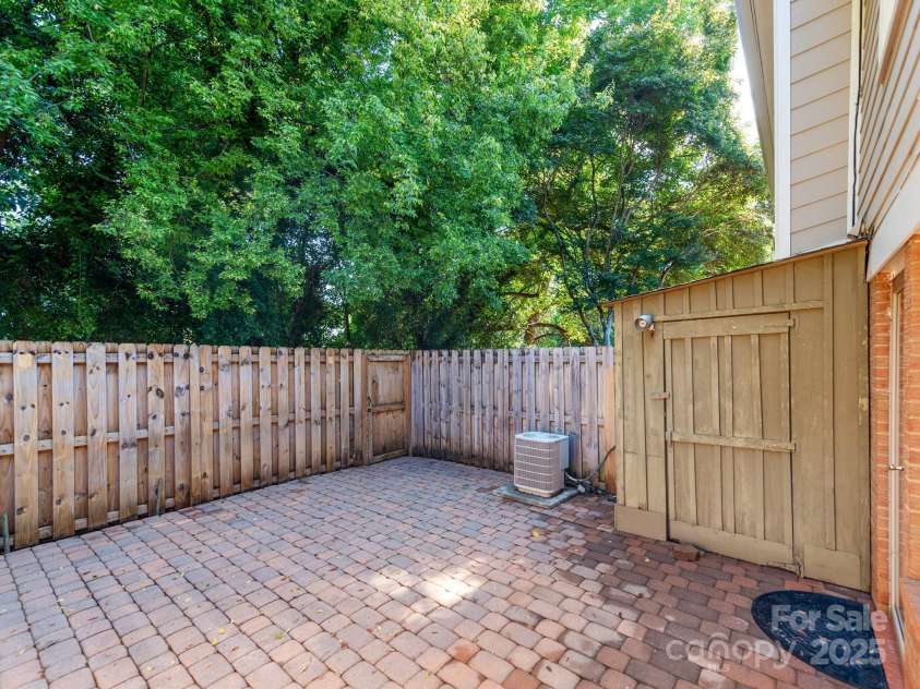 4605 Hedgemore Drive, Charlotte, NC 28209.  MLS# CAR4292889, YatesRealty ID 14992. 