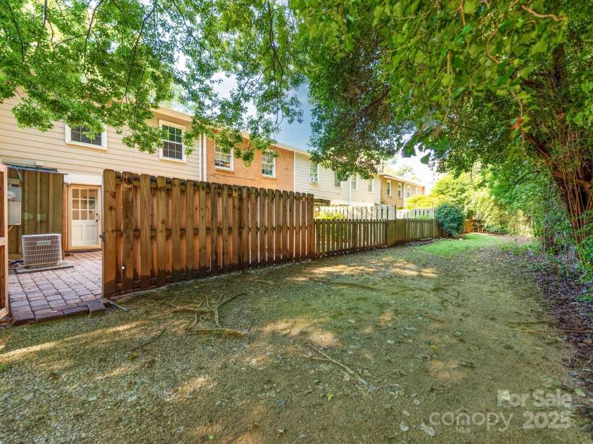 4605 Hedgemore Drive, Charlotte, NC 28209.  MLS# CAR4292889, YatesRealty ID 14992. 