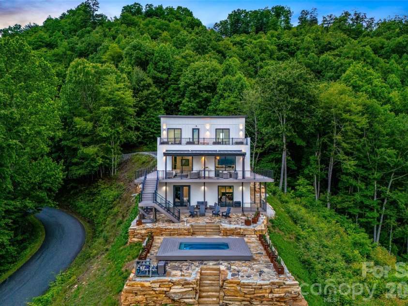 840 Fontana Trace Drive, Almond, NC 28702.  MLS# CAR4369929, YatesRealty ID 14992. 