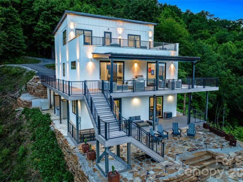 840 Fontana Trace Drive, Almond, NC 28702.  MLS# CAR4369929, YatesRealty ID 14992. 