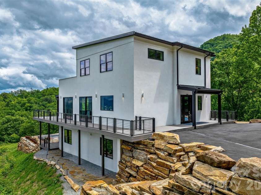 840 Fontana Trace Drive, Almond, NC 28702.  MLS# CAR4369929, YatesRealty ID 14992. 