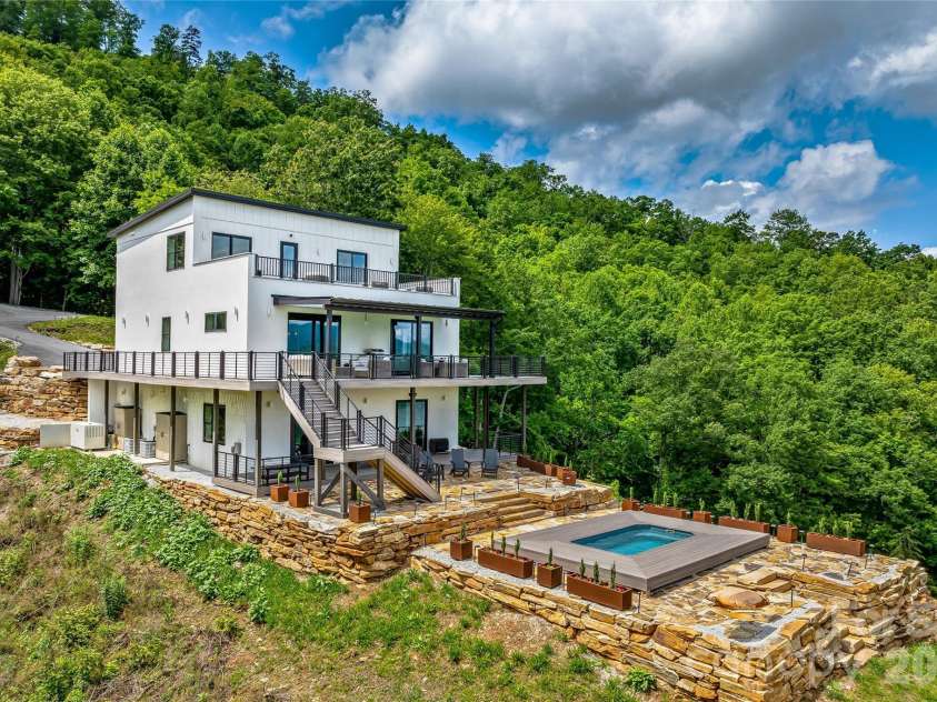 840 Fontana Trace Drive, Almond, NC 28702.  MLS# CAR4369929, YatesRealty ID 14992. 