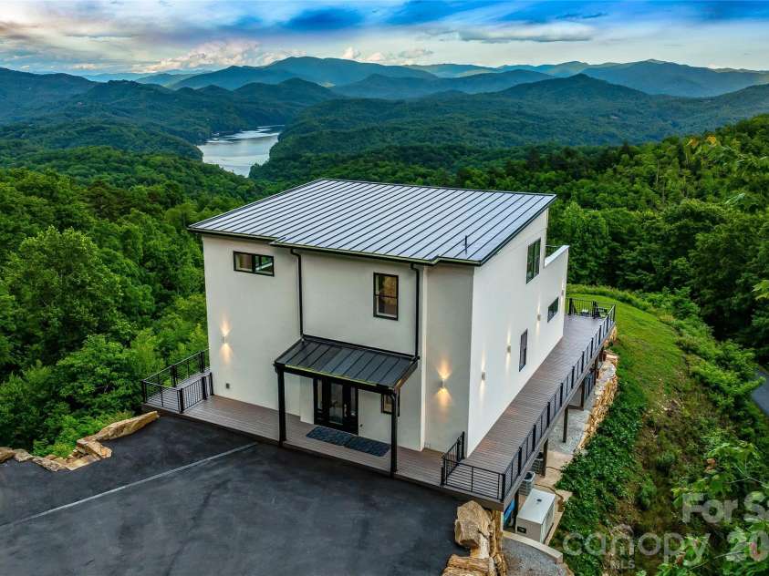 840 Fontana Trace Drive, Almond, NC 28702.  MLS# CAR4369929, YatesRealty ID 14992. 