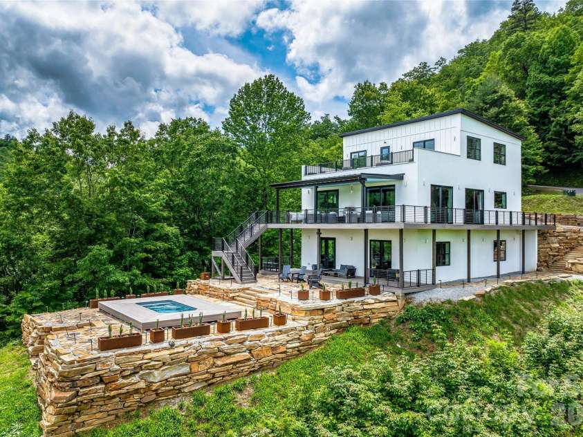 840 Fontana Trace Drive, Almond, NC 28702.  MLS# CAR4369929, YatesRealty ID 14992. 