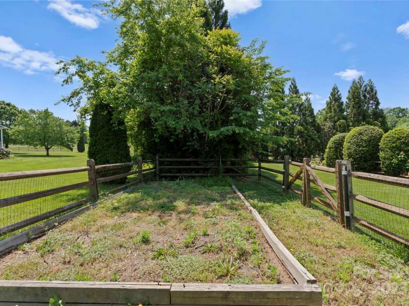 502 Fly Fisher Drive, Salisbury, NC 28147.  MLS# CAR4252456, YatesRealty ID 14993. 