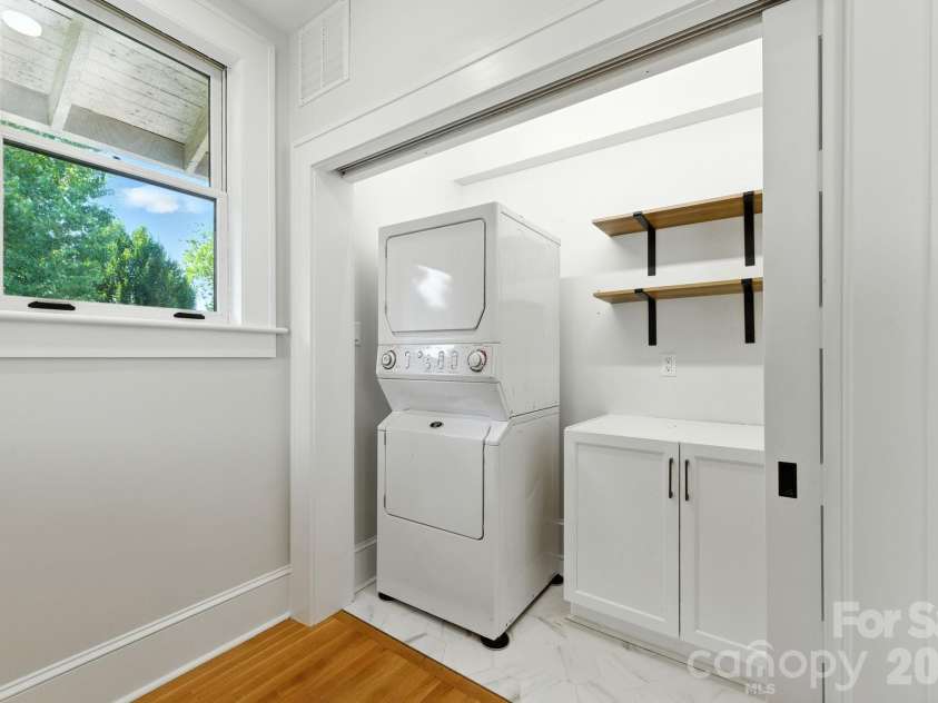 38 Austin Avenue, Asheville, NC 28801.  MLS# CAR4364938, YatesRealty ID 14994. Laundry area on main level