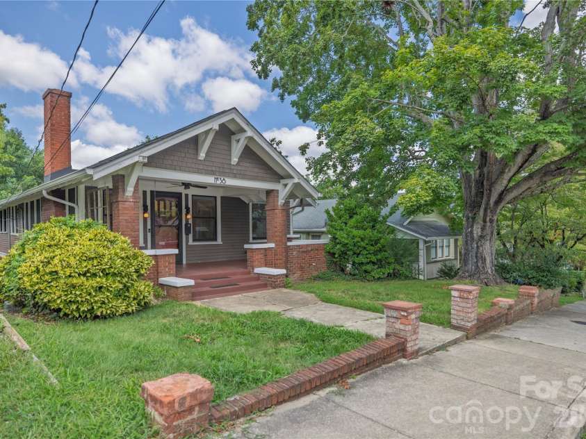 38 Austin Avenue, Asheville, NC 28801.  MLS# CAR4364938, YatesRealty ID 14994. Sidewalks on both sides of the street
