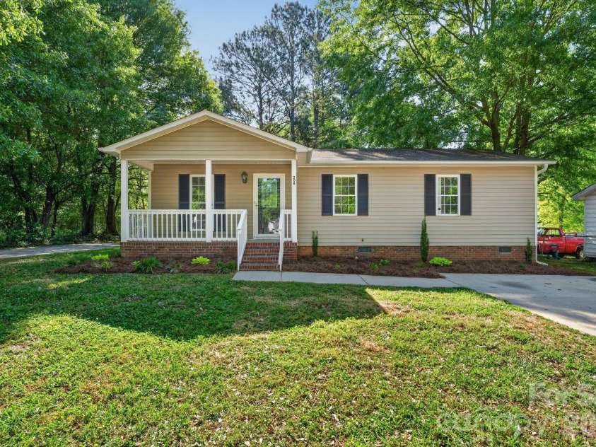 208 Pasour Street, Dallas, NC 28034.  MLS# CAR4371134, YatesRealty ID 14995. 
