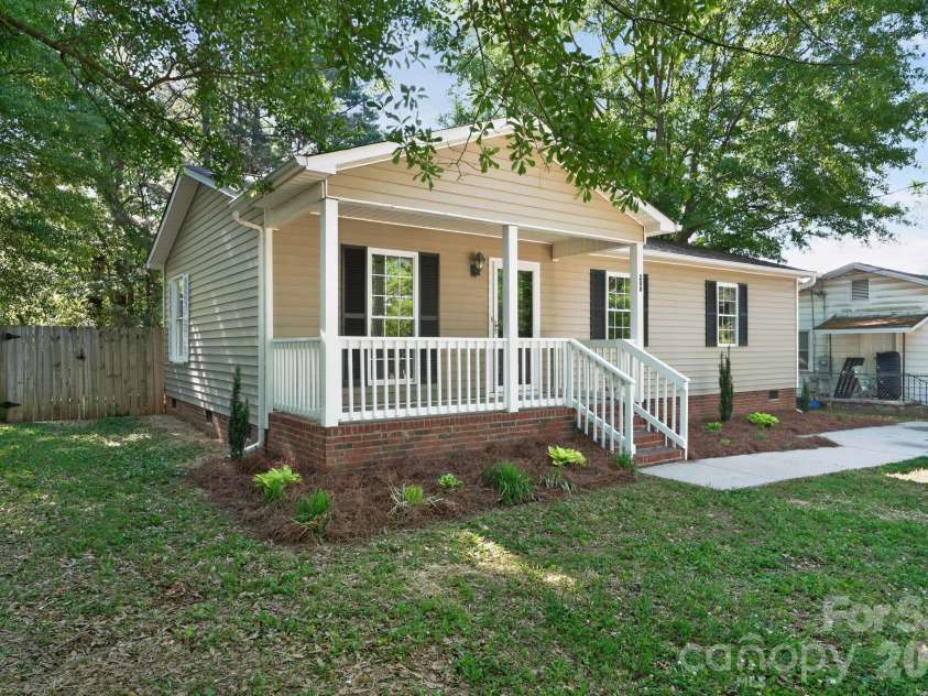 208 Pasour Street, Dallas, NC 28034.  MLS# CAR4371134, YatesRealty ID 14995. 