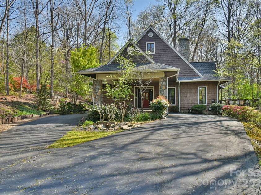 306 View Street, Black Mountain, NC 28711.  MLS# CAR4241357, YatesRealty ID 14995. 306 View Street