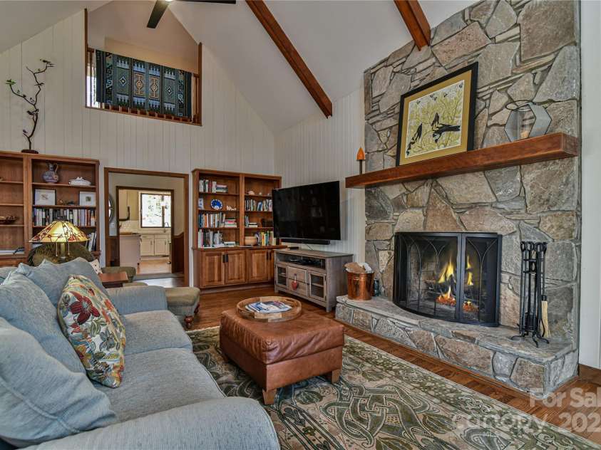 306 View Street, Black Mountain, NC 28711.  MLS# CAR4241357, YatesRealty ID 14995. 