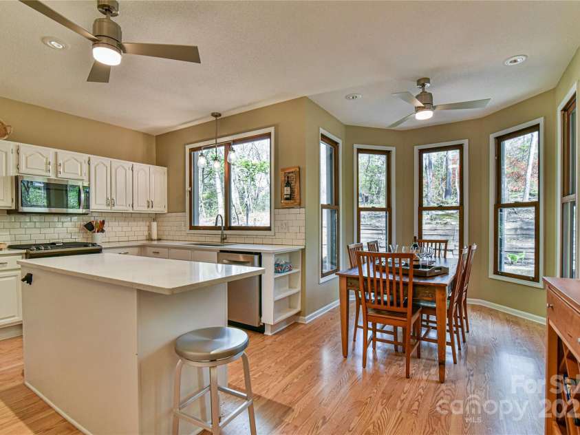 306 View Street, Black Mountain, NC 28711.  MLS# CAR4241357, YatesRealty ID 14995. A Gathering Place