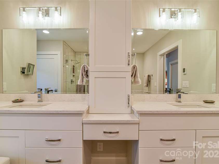 306 View Street, Black Mountain, NC 28711.  MLS# CAR4241357, YatesRealty ID 14995. Double Sinks