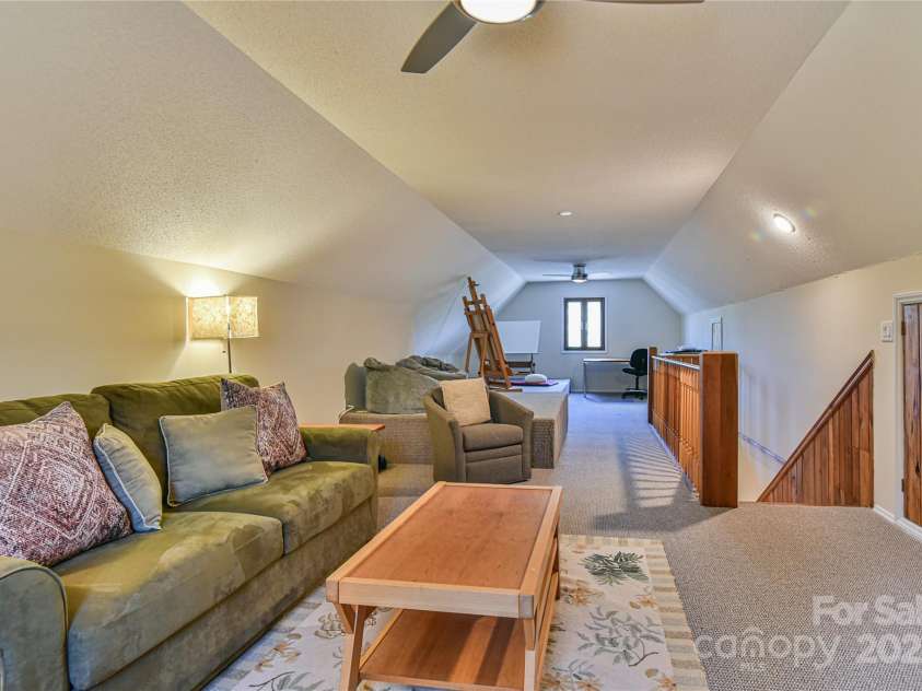 306 View Street, Black Mountain, NC 28711.  MLS# CAR4241357, YatesRealty ID 14995. Extra Guest Room