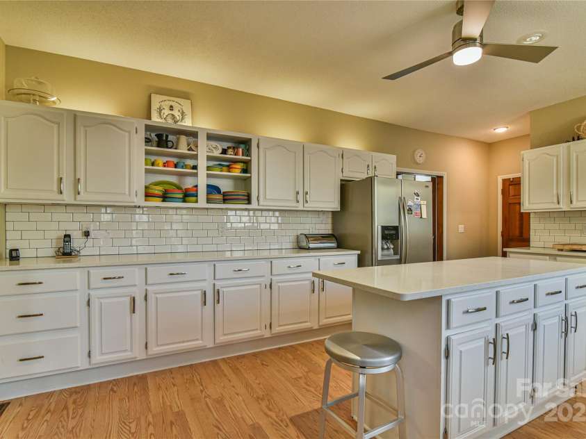 306 View Street, Black Mountain, NC 28711.  MLS# CAR4241357, YatesRealty ID 14995. Gourmet Kitchen