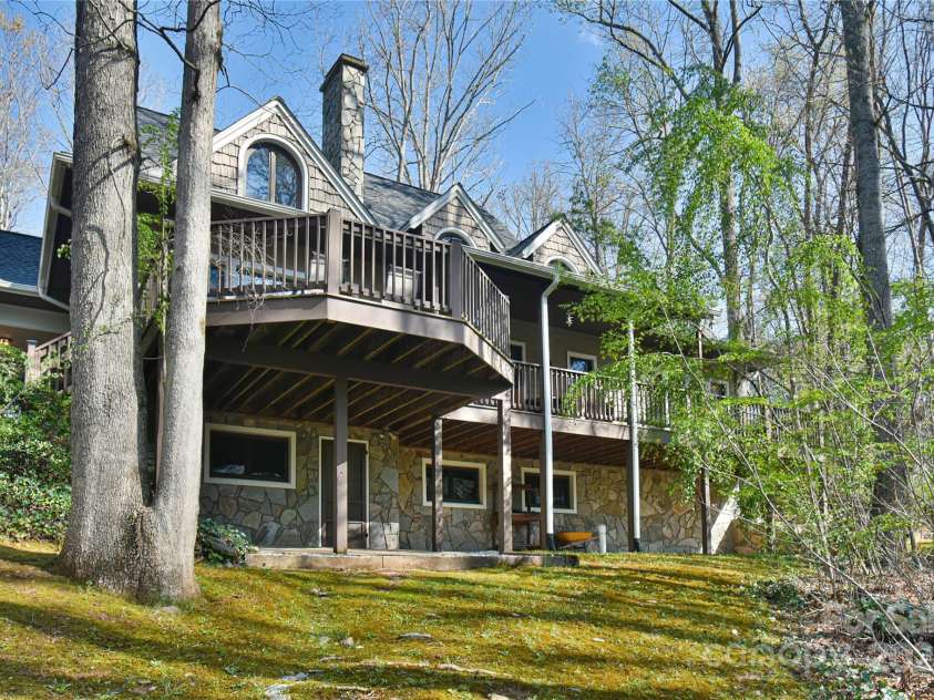 306 View Street, Black Mountain, NC 28711.  MLS# CAR4241357, YatesRealty ID 14995. On 1 Acre! In Town!