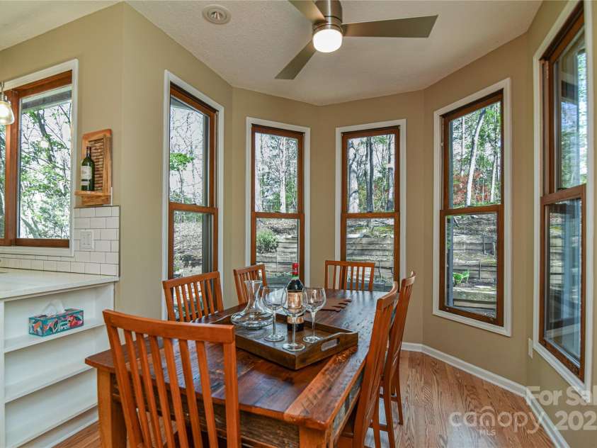 306 View Street, Black Mountain, NC 28711.  MLS# CAR4241357, YatesRealty ID 14995. Sunny Breakfast Alcove