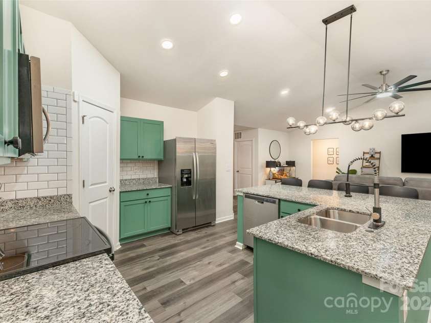 1405 Amberlight Circle, Salisbury, NC 28144.  MLS# CAR4262875, YatesRealty ID 14996. Beautiful, bright kitchen