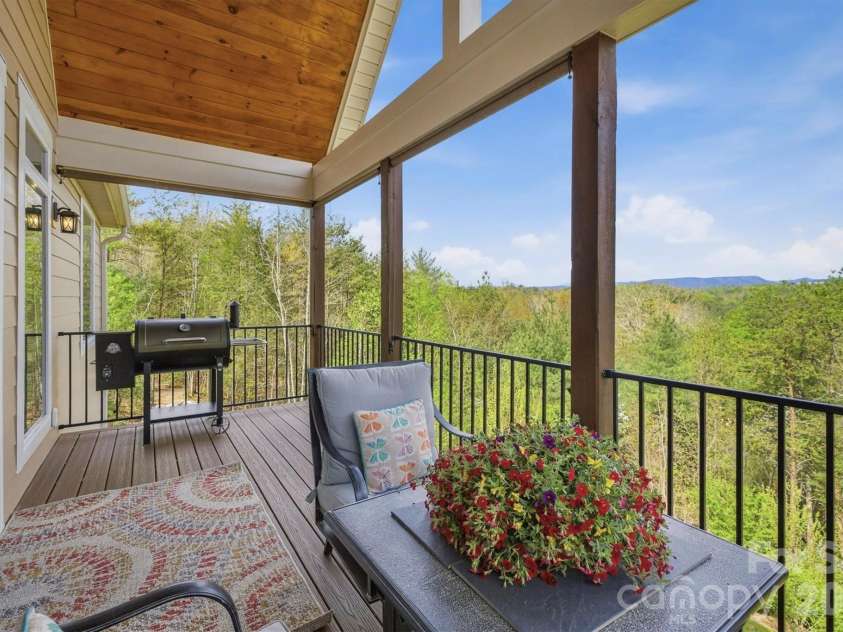 1510 High Valley Way, Lenoir, NC 28645.  MLS# CAR4356151, YatesRealty ID 14996. 