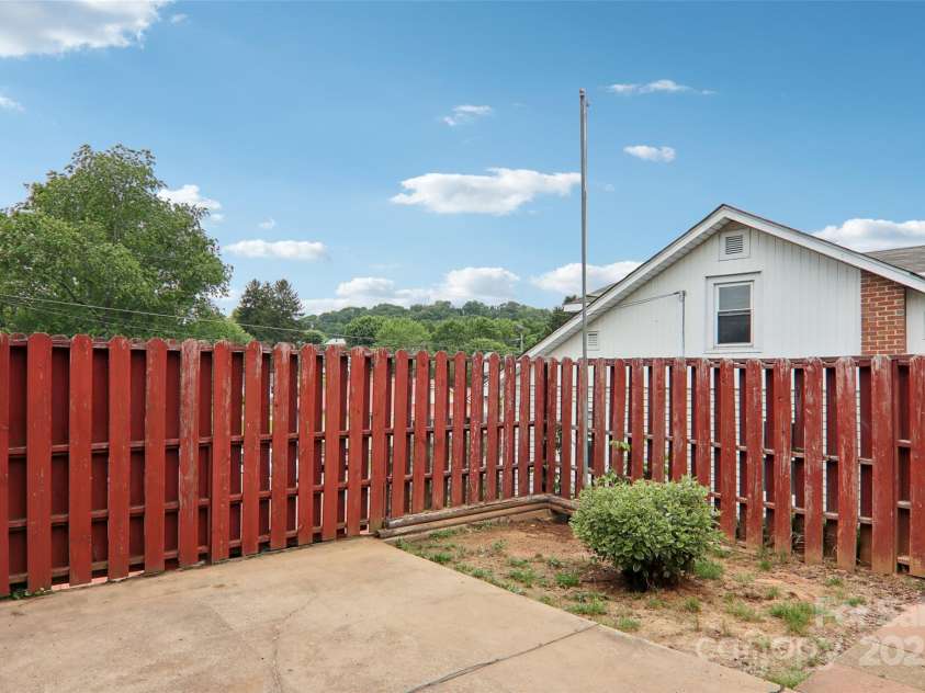 498 Trammell Avenue, Canton, NC 28716.  MLS# CAR4261442, YatesRealty ID 14997. 