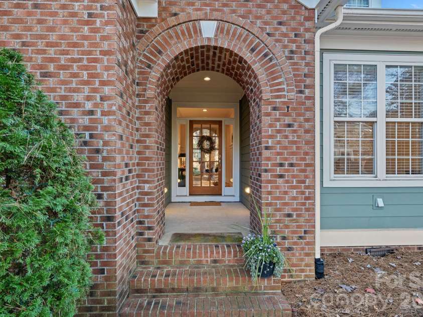 21307 Island Forest Drive, Cornelius, NC 28031.  MLS# CAR4325420, YatesRealty ID 14998. 