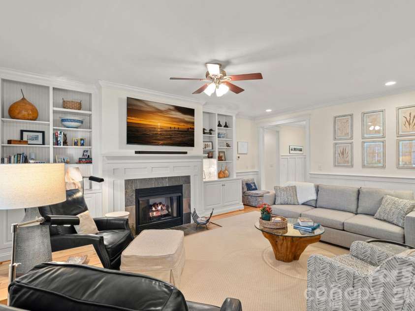 21307 Island Forest Drive, Cornelius, NC 28031.  MLS# CAR4325420, YatesRealty ID 14998. 