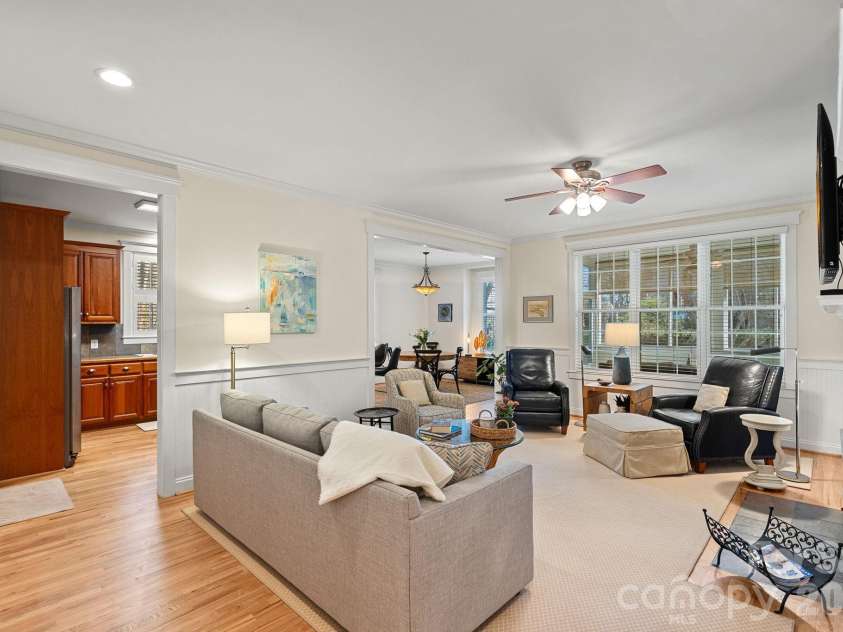 21307 Island Forest Drive, Cornelius, NC 28031.  MLS# CAR4325420, YatesRealty ID 14998. 