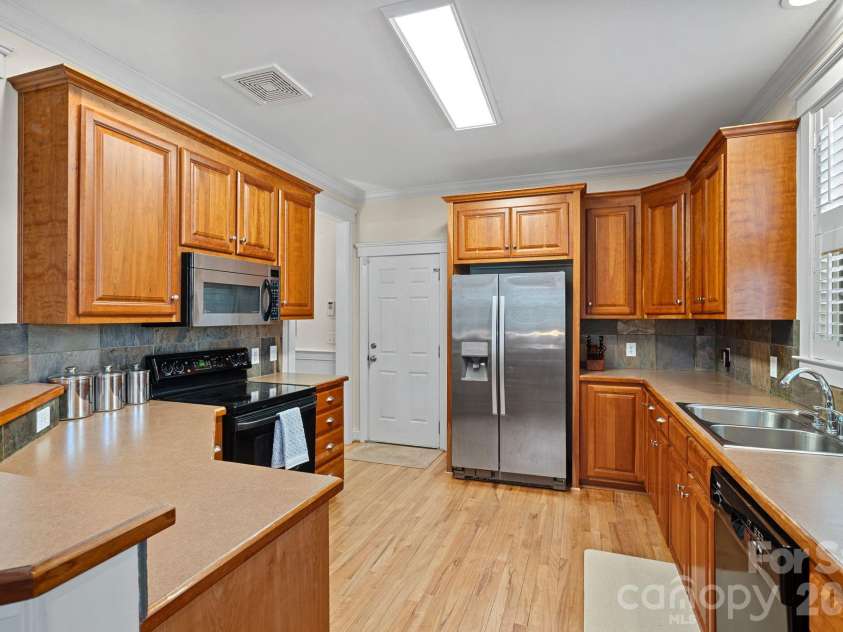 21307 Island Forest Drive, Cornelius, NC 28031.  MLS# CAR4325420, YatesRealty ID 14998. 