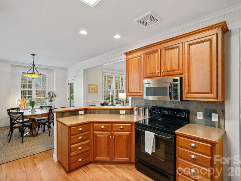 21307 Island Forest Drive, Cornelius, NC 28031.  MLS# CAR4325420, YatesRealty ID 14998. 