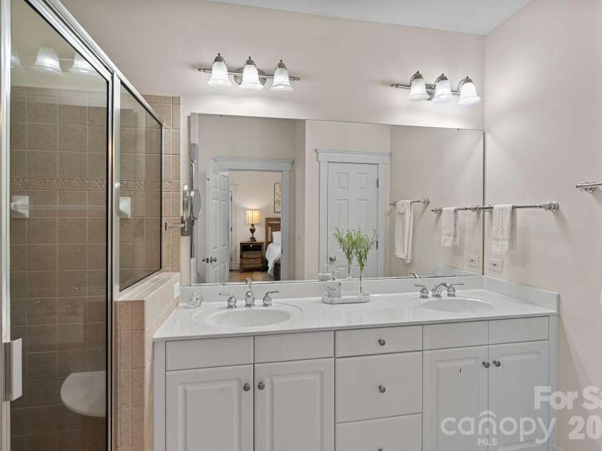 21307 Island Forest Drive, Cornelius, NC 28031.  MLS# CAR4325420, YatesRealty ID 14998. 