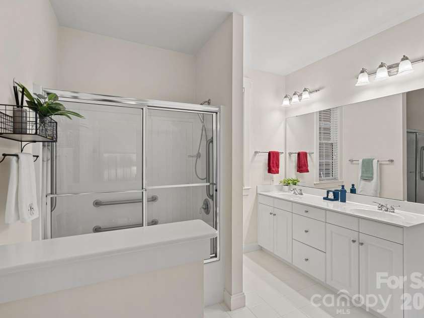 21307 Island Forest Drive, Cornelius, NC 28031.  MLS# CAR4325420, YatesRealty ID 14998. 