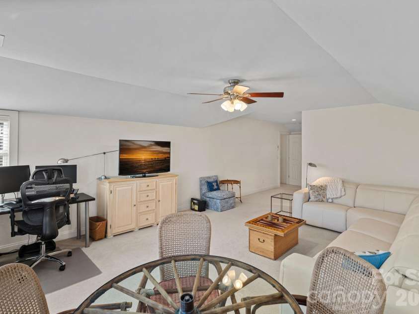 21307 Island Forest Drive, Cornelius, NC 28031.  MLS# CAR4325420, YatesRealty ID 14998. 