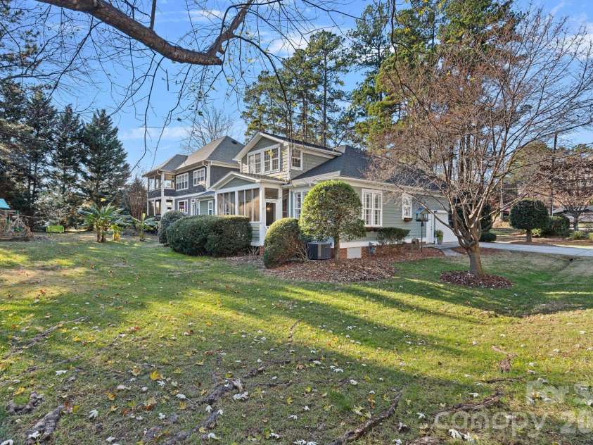21307 Island Forest Drive, Cornelius, NC 28031.  MLS# CAR4325420, YatesRealty ID 14998. 